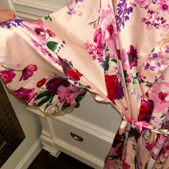Floral Victoria Secret robe - Picture 4 of 7